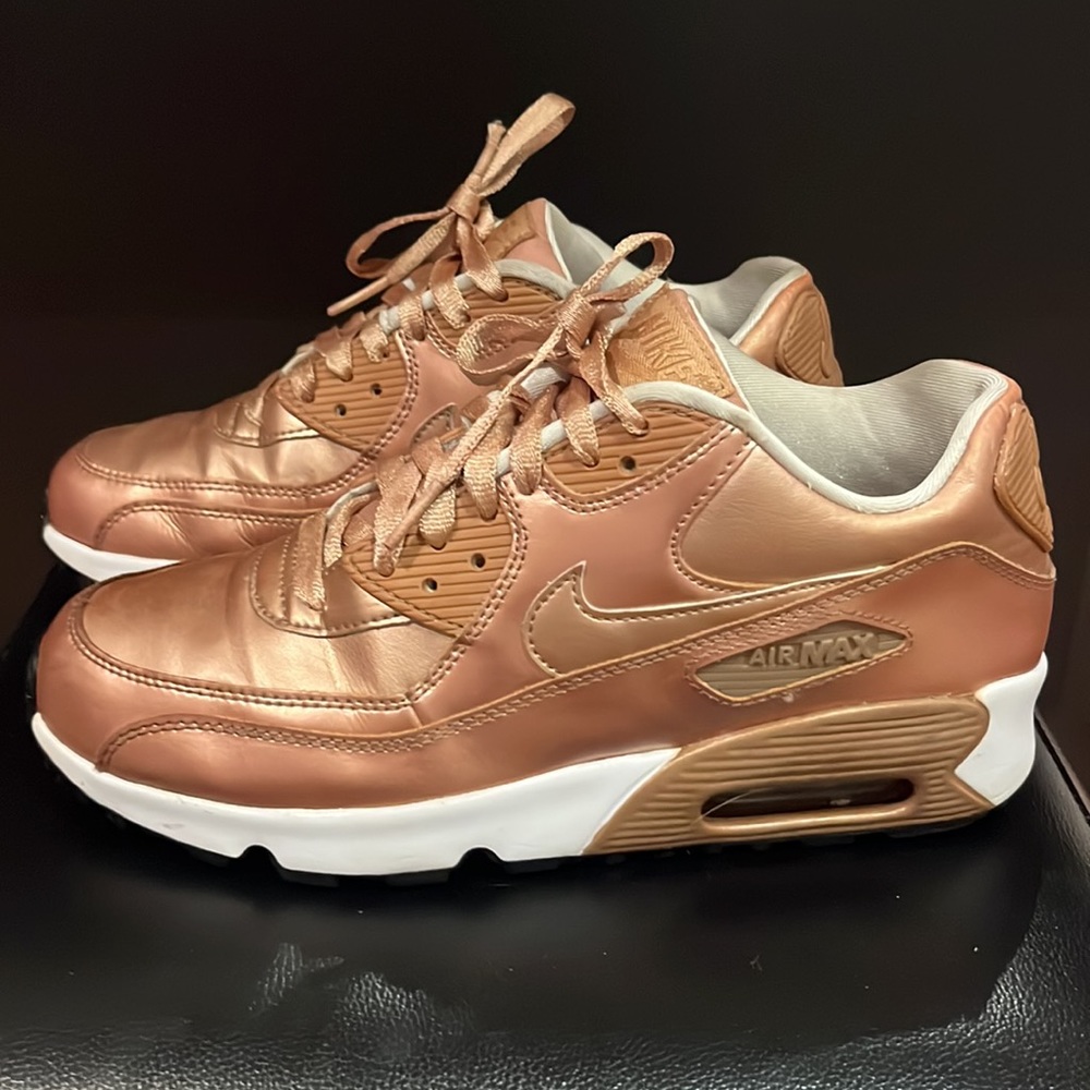 NIKE rose gold AIRMAX